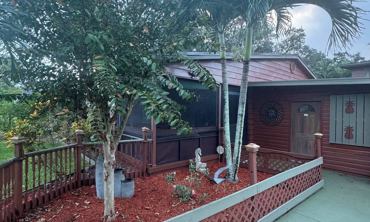 Fedhaven House | Oaks and Palm Resort Lake Wales, Fl. by Lake Kissimmee 3 Bedroom 5 beds 6 guest