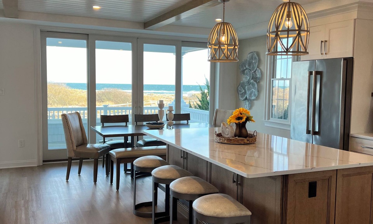 Gold Coast House | Ocean Front Getaway: Walk out to the beach!