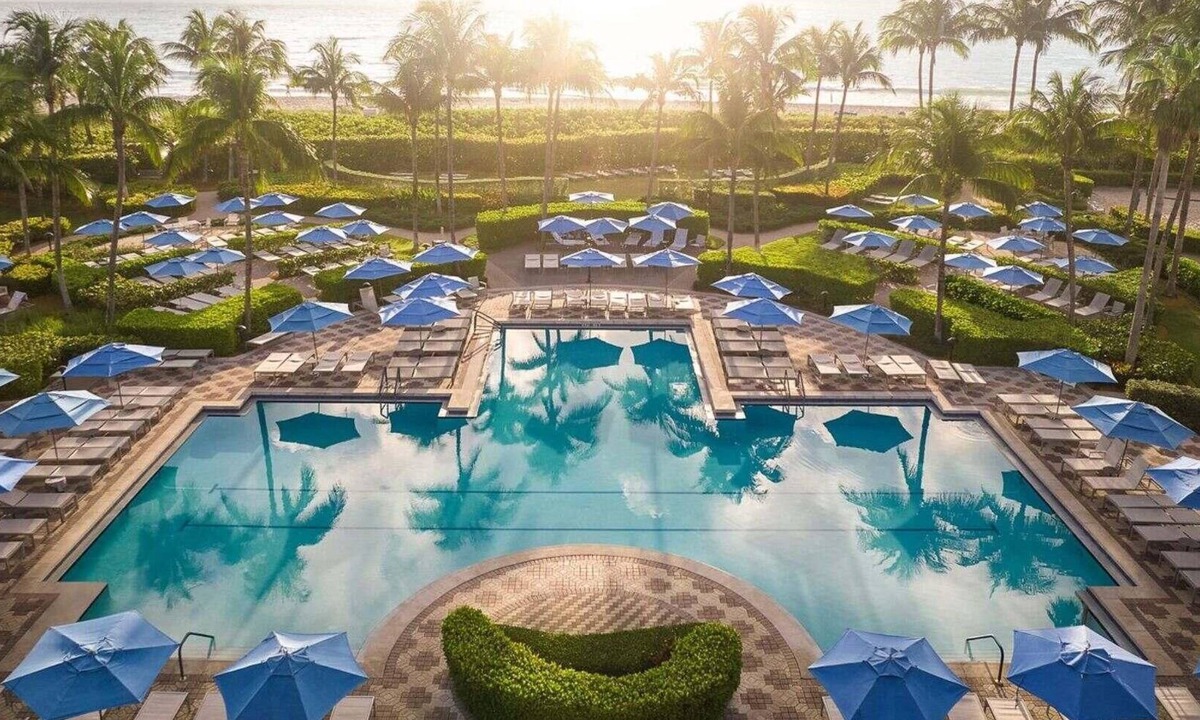 Palm Beach Shores Resort | Ocean-Front Studio at Marriott’s Ocean Pointe – Direct Beach Balcony