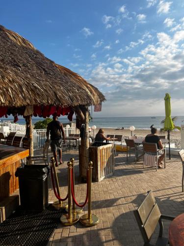 Galt Mile Hotel | Ocean Manor Tiki Sunset Retreat