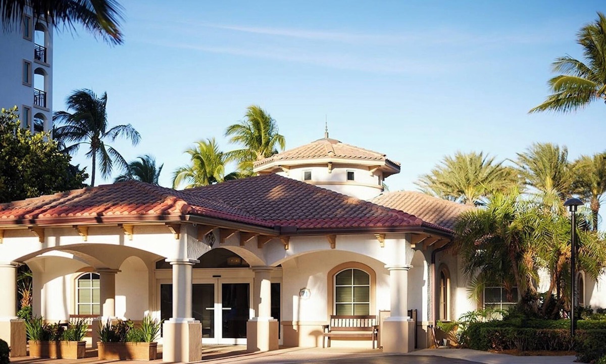 Palm Beach Shores Villa | Ocean Pointe Studio w/ Balcony + Beach Access