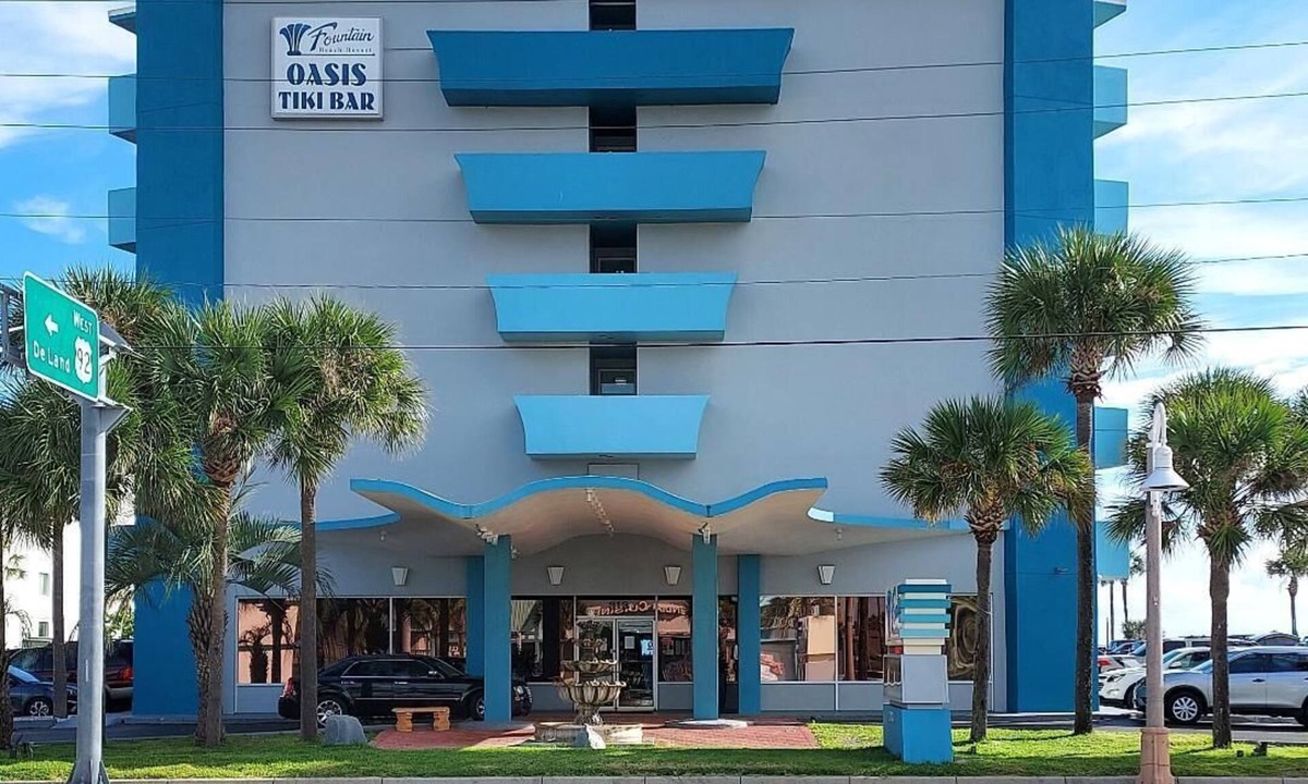 Rogers Seabreeze Resort | OCEAN VIEW SUITE WITH FULL KITCHEN