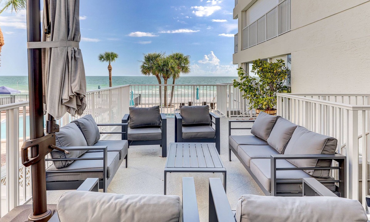 Redington Beach Condo | OCEANFRONT 4b/3ba St. Pete/Clearwater Beach. Heated Pool. Patio. Paddleboards