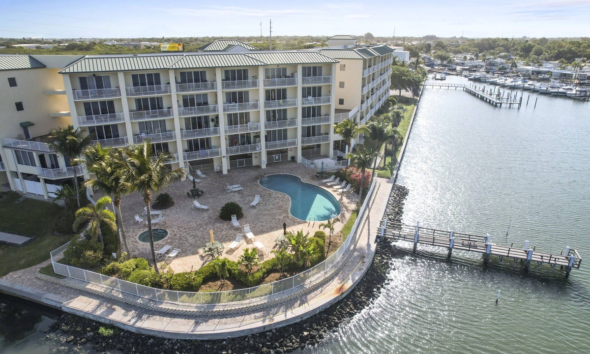 St. Petersburg Condo | Oceanfront Condo Resort! Minutes from Madeira Beach🏖