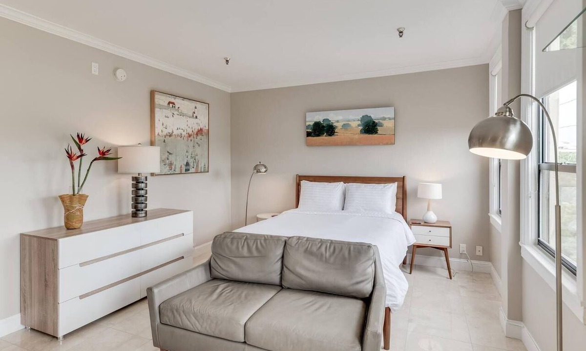 Palm Beach Condo | OfferPool/StepsToBeach/DIneCoastalSTUDIOLoft