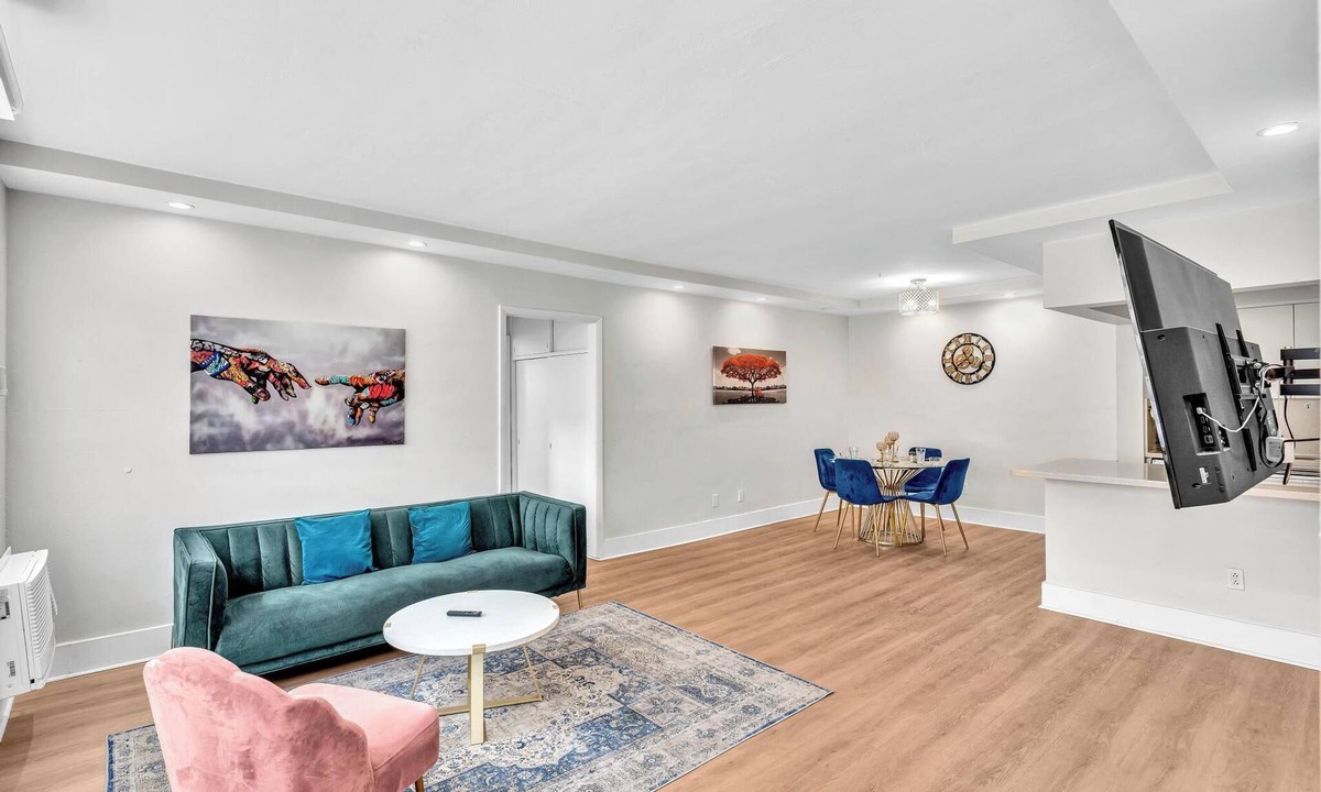 Bay Harbor Islands Apartment | Old Bay Vista | Stylish 1BR Getaway