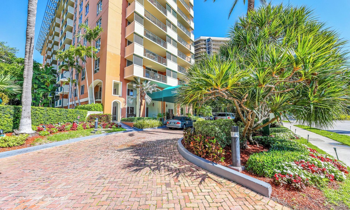 Coconut Grove Condo | One Bedroom Coconut Grove Apartment with Large Patio & Free Parking