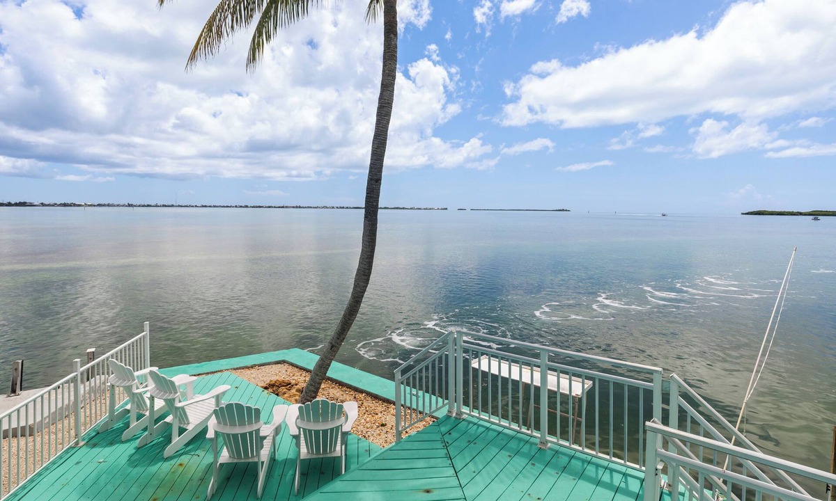 Cudjoe Key House | Open Water Retreat with 58' Seawall, Kayaks, Paddleboards, Bikes & Panoramic Ocean Views