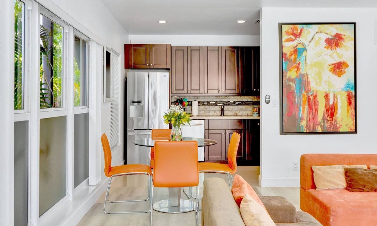 Hendricks and Venice Isles Apartment | Orange Dream on the Water