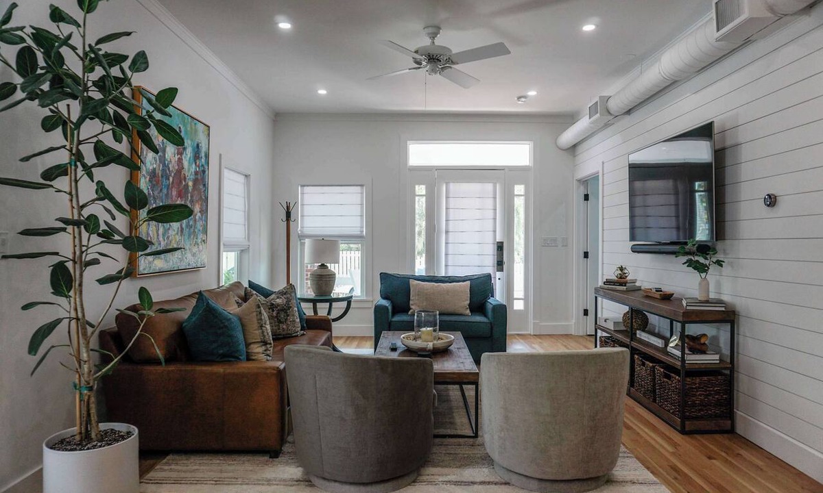 Historic Ybor House | Otis Blue at Angels Quarter | Home Steps to 7th!