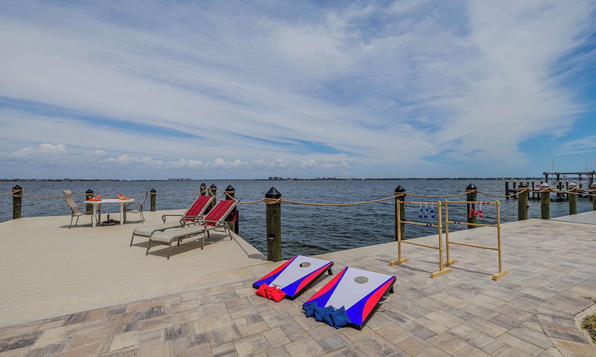 Pelican House | Overlook the Caloosahatchee - Best fishing location - Stars Vacation Rentals