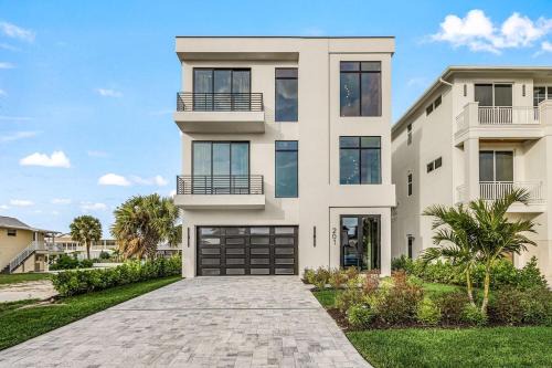 Fort Myers Beach House | Oyster Cluster