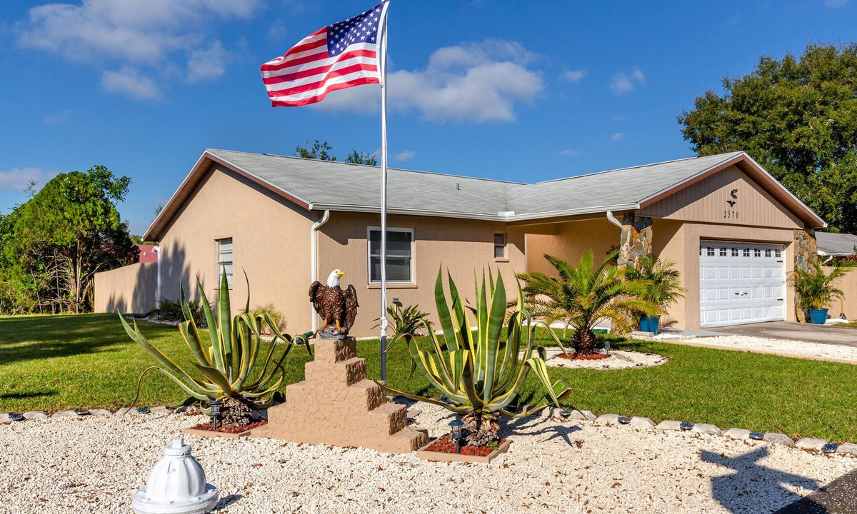 Palm Harbor House | Palm Harbor Pool Home! 4bd~2ba - POOL home - SLEEPS 9!