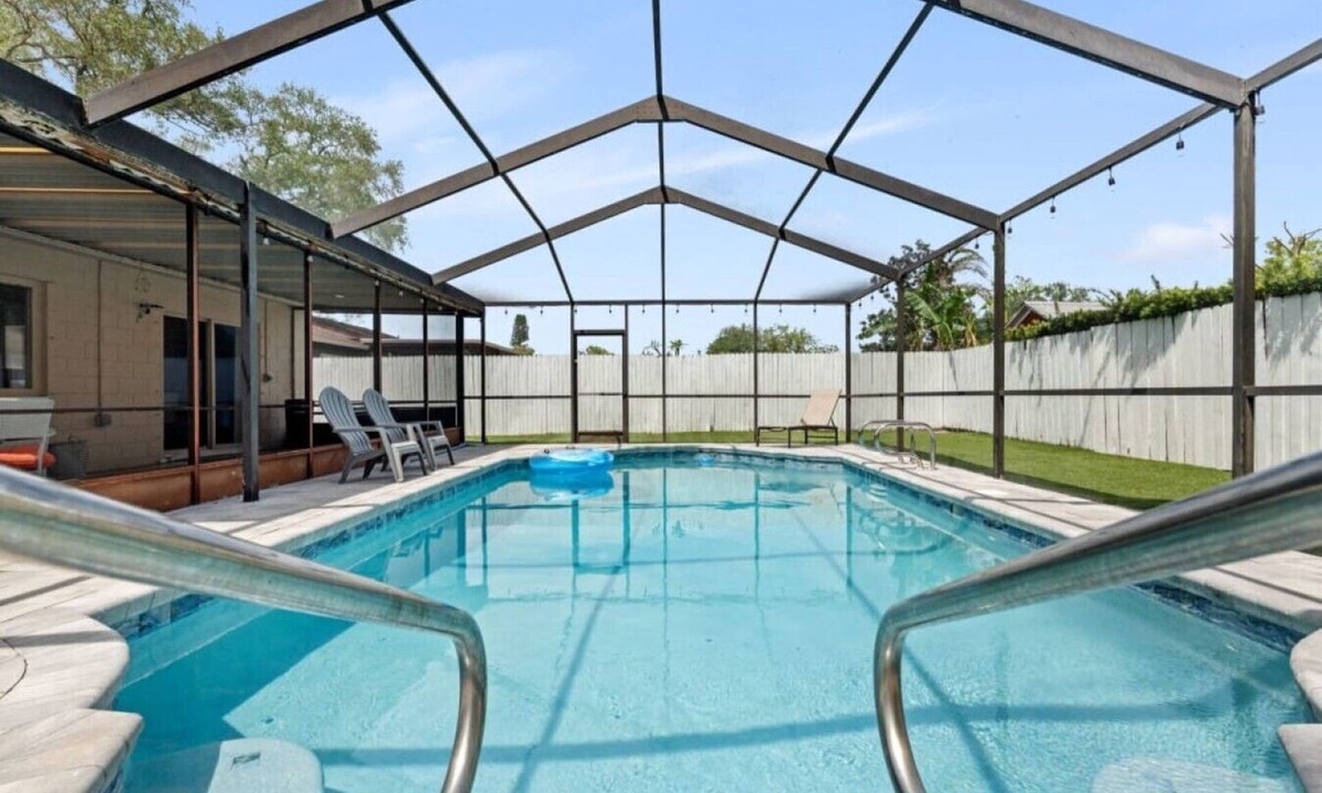 Palm Harbor House | Palm Harbor Pool Home Near Beaches and Golf