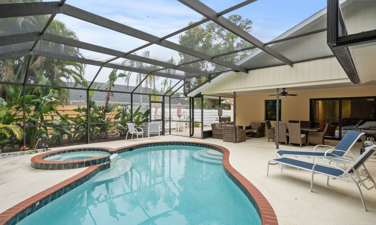 Indian Beach Sapphire Shores House | Palm Retreat near Ringling Museum!