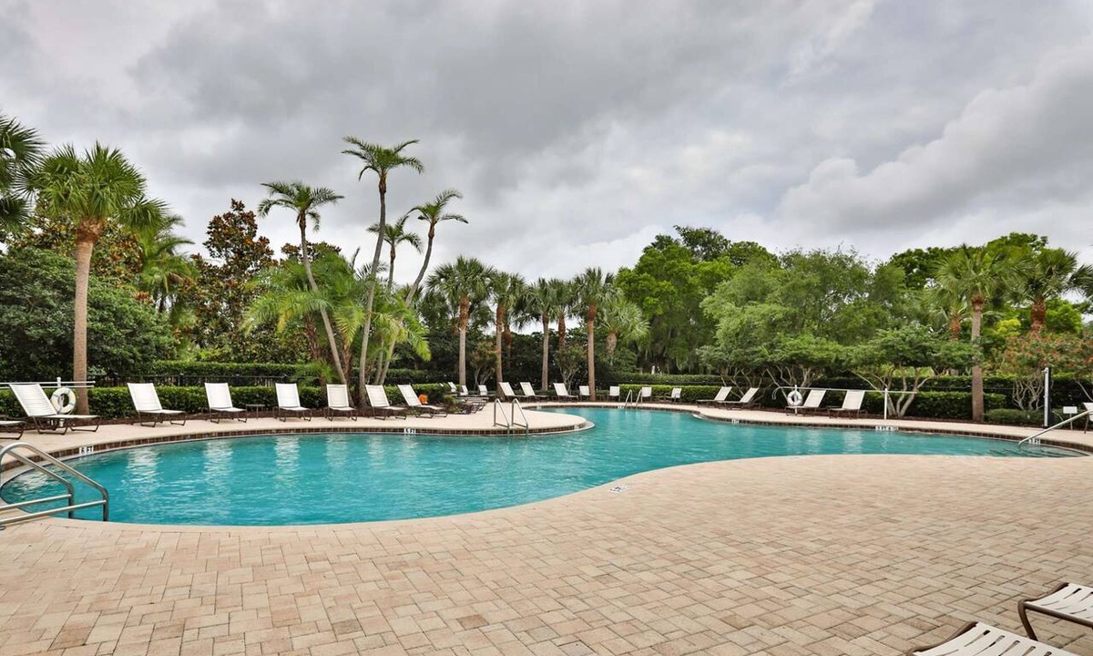 Whitney Beach Condo | Palma Sola Trace Condo - Beaches, Pool, Dining!