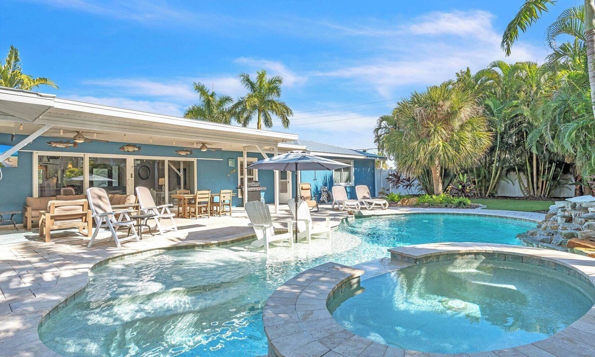 Holmes Beach House | Palms By The Bay by Duncan Real Estate
