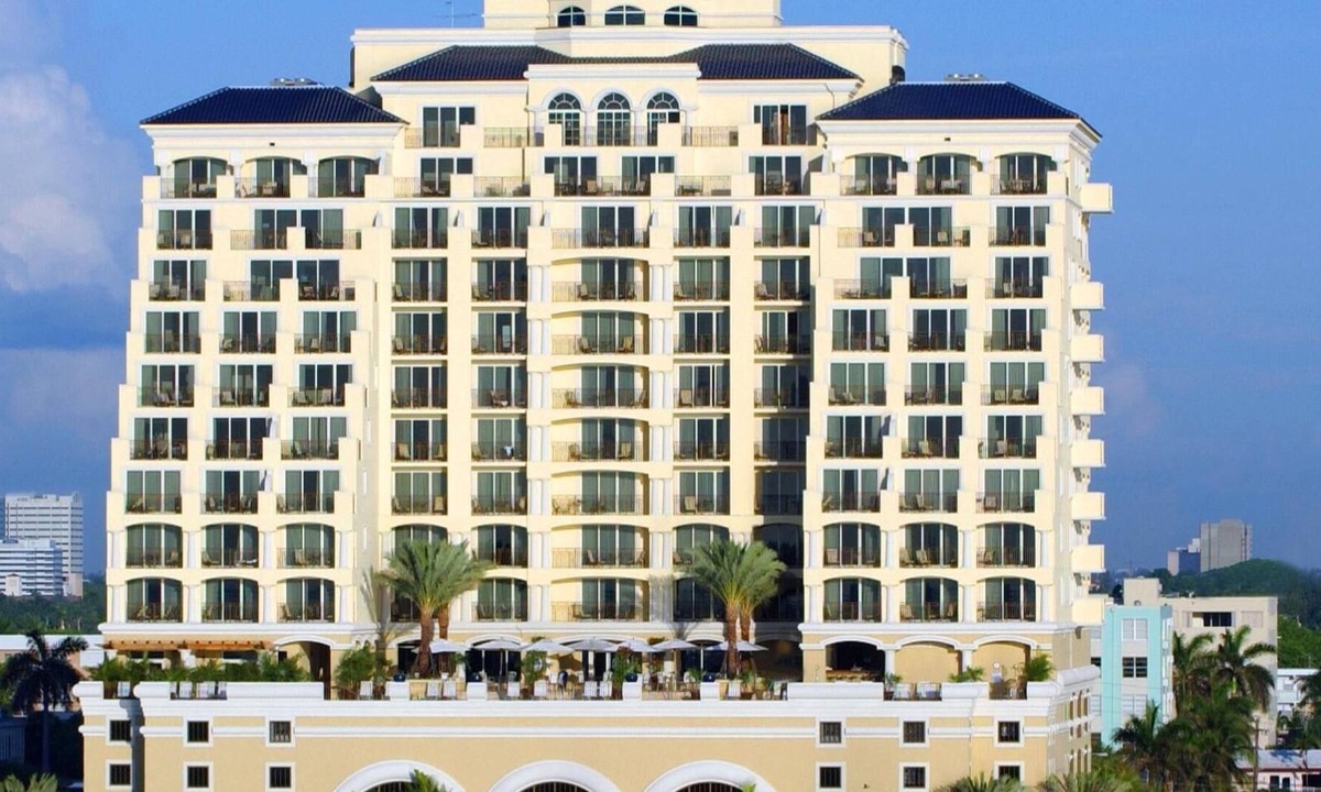 Central Beach Resort | Panoramic View Suite w/ Free WiFi, Kitchenette, & Furnished Private Balcony