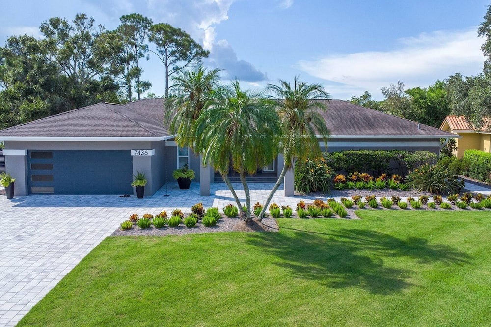 St. Petersburg House | Papys Preserve - Exclusive Executive Estate