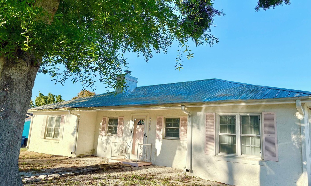 Whitfield House | Paradise Escape with Pool Sarasota Bradenton