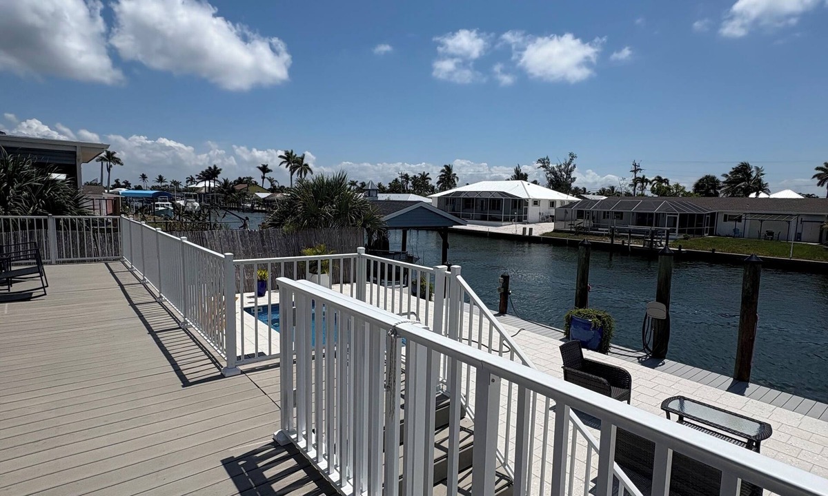 Saint James City House | Paradise on the Water with Pool