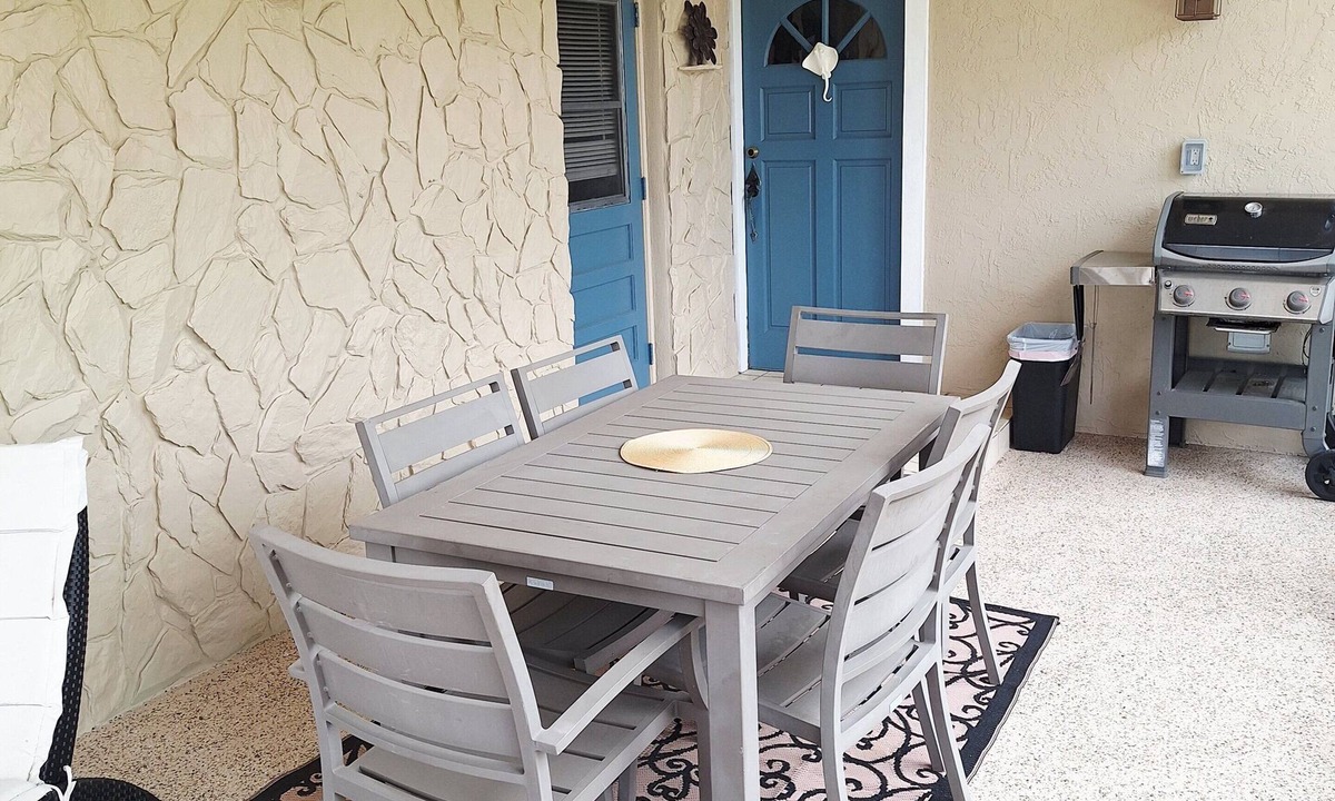 Sebastian Highlands House | Patio Retreat! Family Getaway with Large Privacy Fenced Yard! 6 miles to Beach!