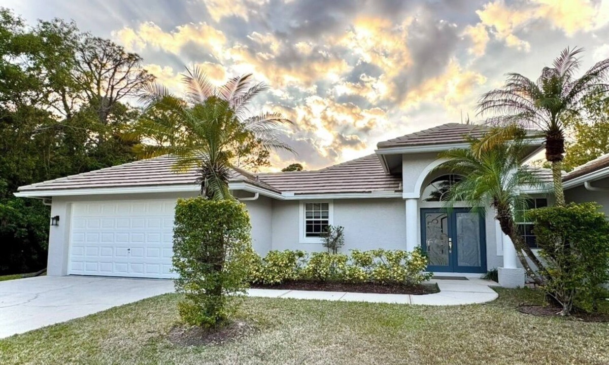 Jupiter Farms House | Peaceful Modern Retreat - Pool, Near Beaches