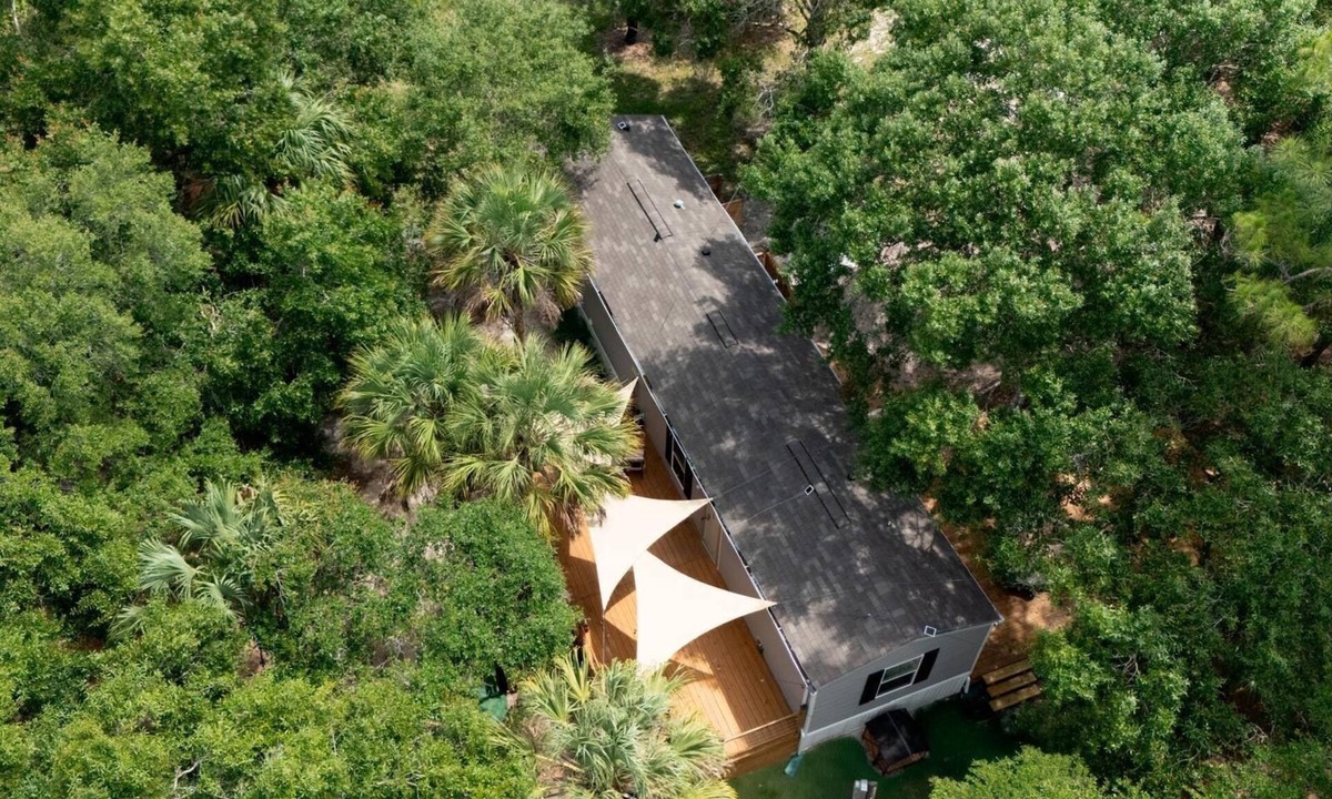 Clewiston House | Peaceful Nest. Private Nature Retreat, Large Decks & Fire Pit