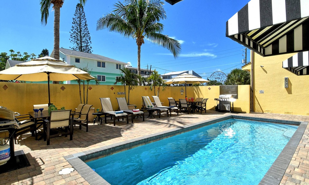 Siesta Key House | Peacock Villa | Semi Private Pool, Steps to Siesta Beach, Cabana Room