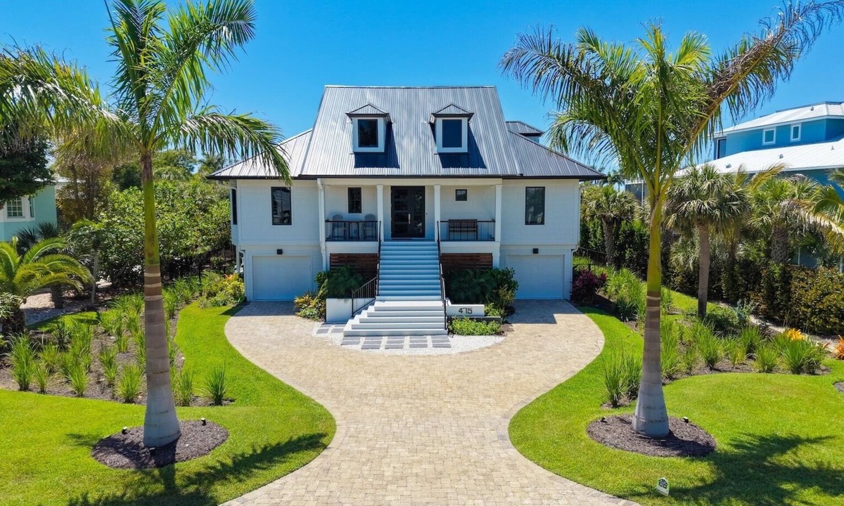 Sanibel House | Pelican's Perch: Gorgeous West Gulf Pool Home. WOW