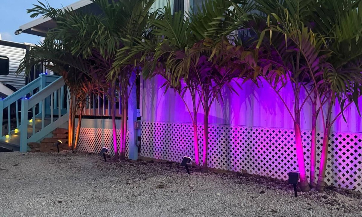 Key Largo Village House | Perfect 1-bedroom mobile home in Key Largo for your getaway