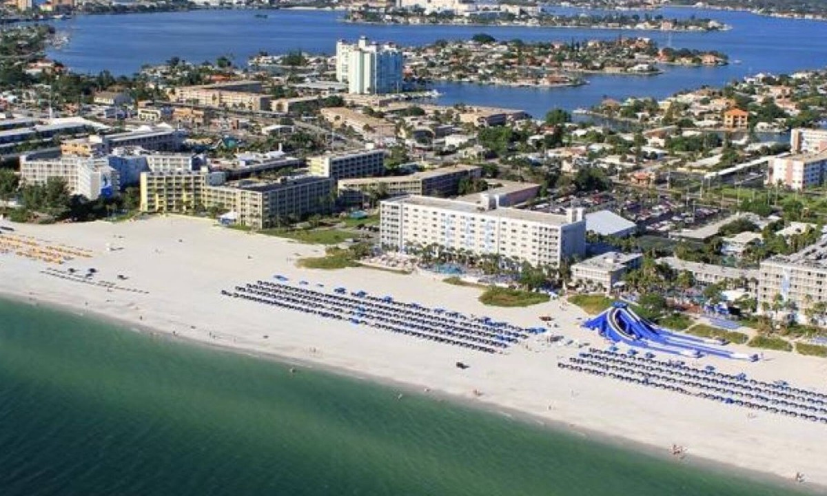 St. Pete Beach Resort | Perfect Escape! 2 Stunning Units for 8! Walk to Ocean Adventure! Free Parking!