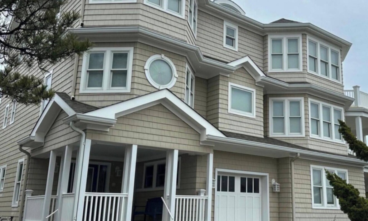 Surf City House | Perfect Oceanfront Home with 5 Bedrooms in ideal Surf City with Central AC.