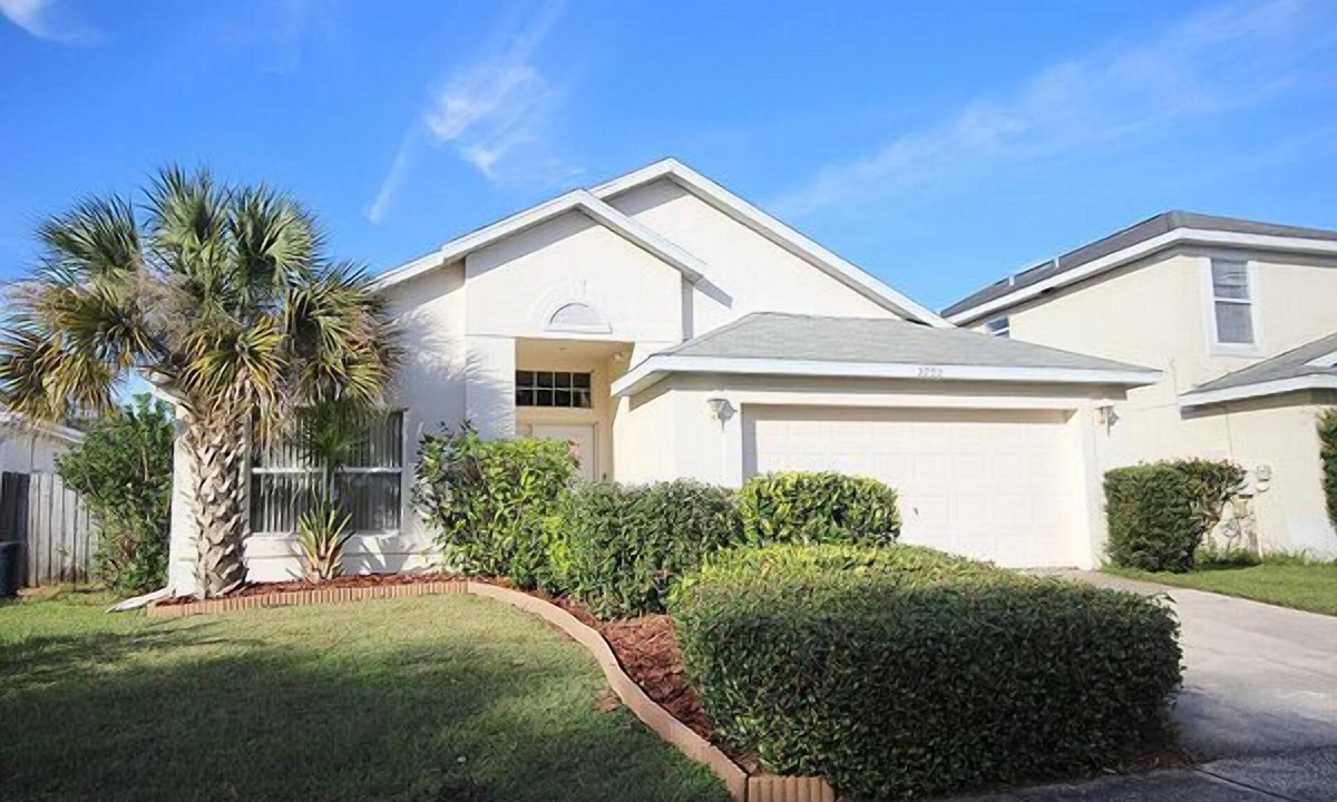 Chatham Park Villa | Pet friendly 3 Bed Villa with Private Pool