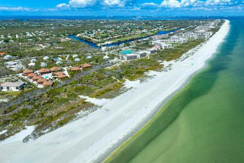 Sanibel House | Pet Friendly 3-Bedroom Villa with Gulf Views & Screened Porch - Signal Inn 19