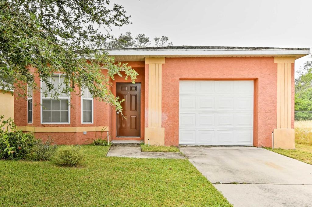 Sebring House | Pet-Friendly Gem w/Yard & Pool Access in Sebring