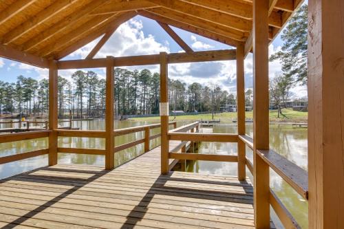 Leesville House | Pet-Friendly Lakehouse: View Tower + Fire Pit!