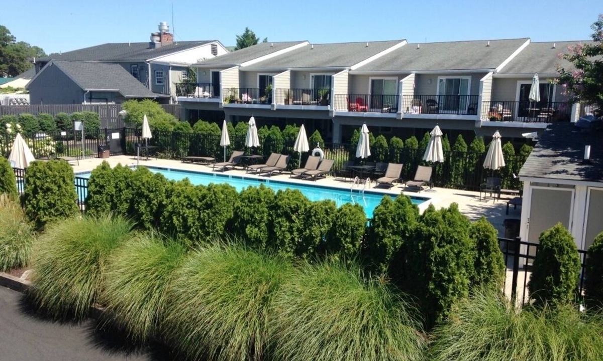 Country Club Estates Condo | Pet Friendly Rehoboth Beach Townhouse Sleeps 8 w/Pool & Parking
