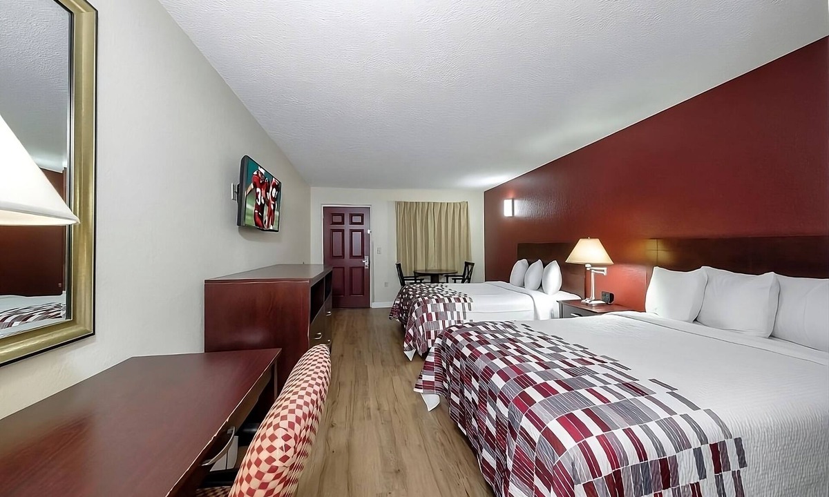 Ellenton Apartment | Pet-Friendly Stay with Outdoor Pool | 13-Mins to Manatee Village Historical Park