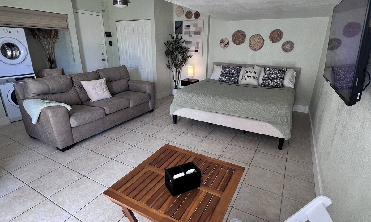 Port Saint Lucie Apartment | PGA Golf & Mets Stadium Studio/Private PSL Retreat
