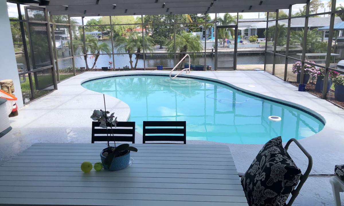 Tampa Shores House | POOL, FISH FROM THE DOCK, Newly renovated of entire house with new appliances.