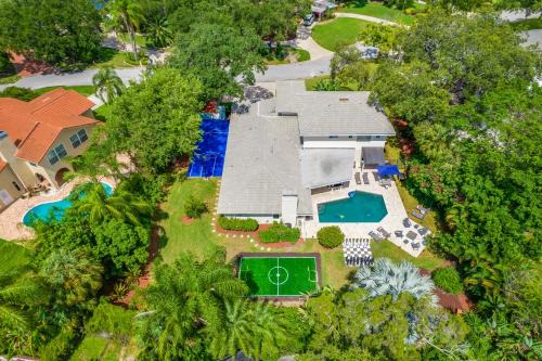Anona House | Pool Soccer Basketball Game Room Sleeps 20