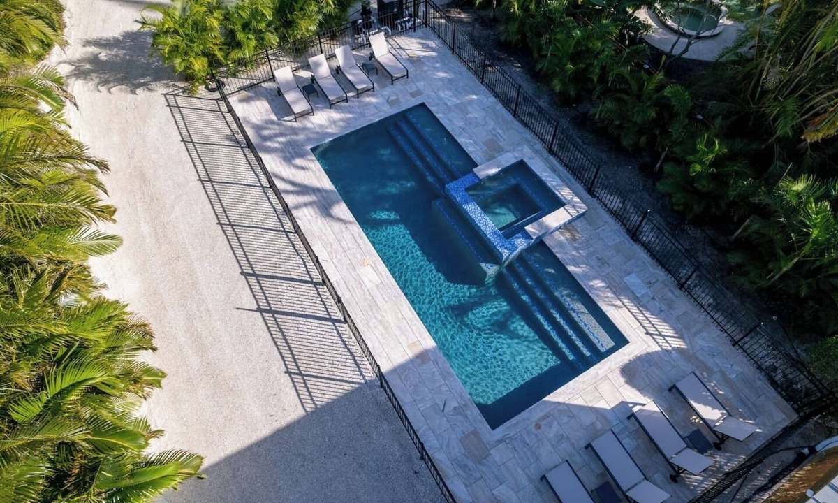 Holmes Beach House | Pool, Spa, Mini Golf, Games, Beach 4 bed 4 bath