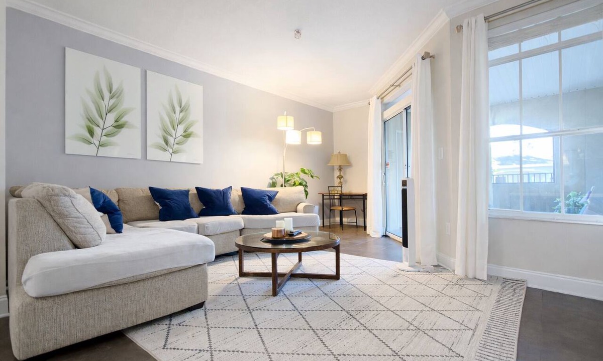 Clearwater Condo | Poolside Condo- Zero Stairs -Clearwater Beach Area - Heated Pool - Free Parking