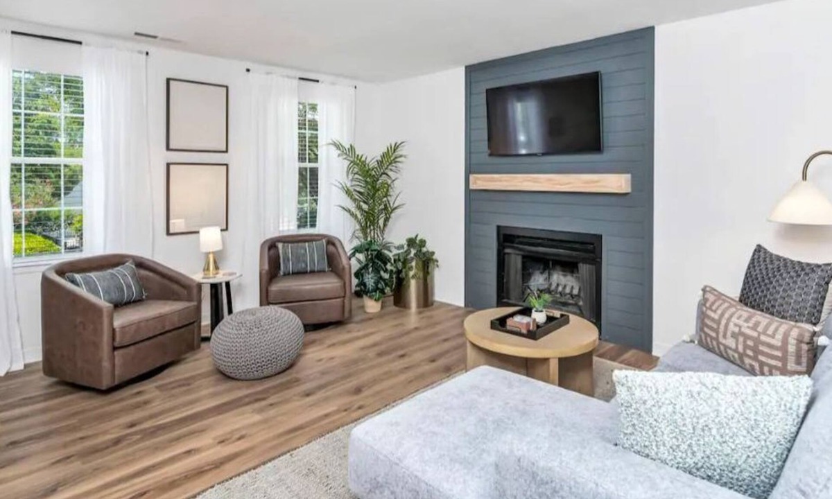 Columbia House | Poolside Pad - Monthly Stay - Near USC, Lexington, Ft Jackson, I-26 & I-20