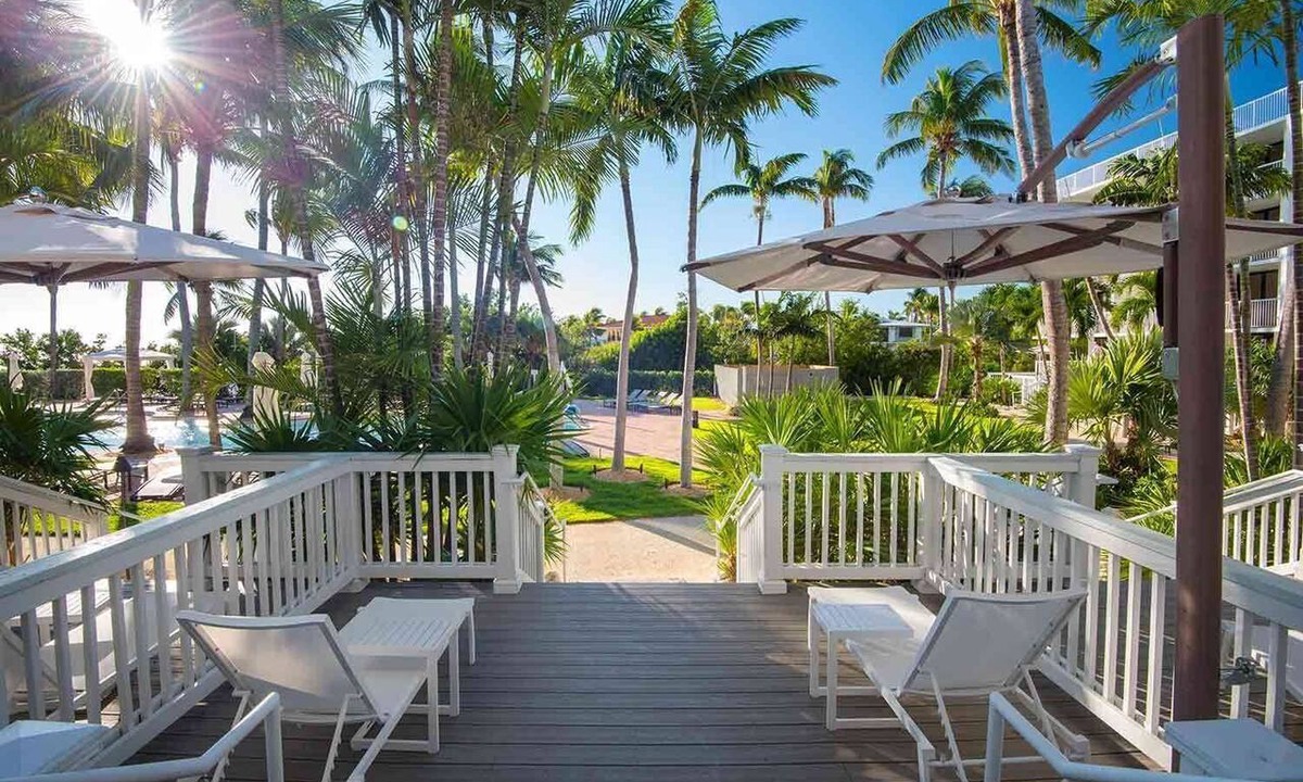 Marathon Hotel | Poolside Room w/Spa & Tiki Beach | No Hidden Fee