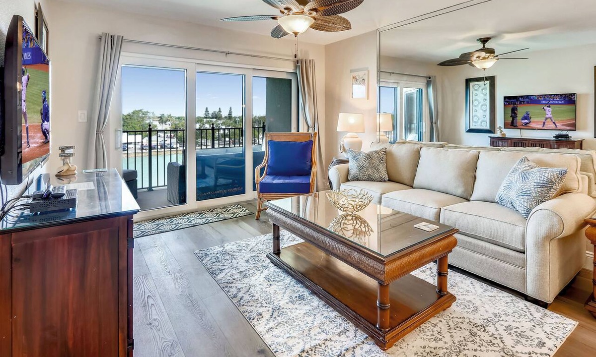Sunset Beach Condo | Premier Top Floor Condo with Bay View - - Pool, Hot Tub - Land's End 4-405