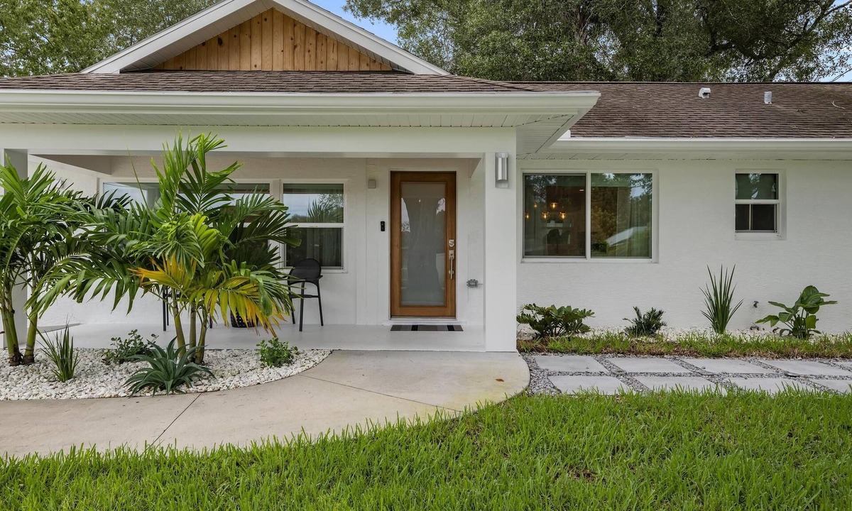 Arlington Park House | PRICE REDUCED AND ONLY A FEW MINUTES FROM THE #1 BEACH IN THE US!