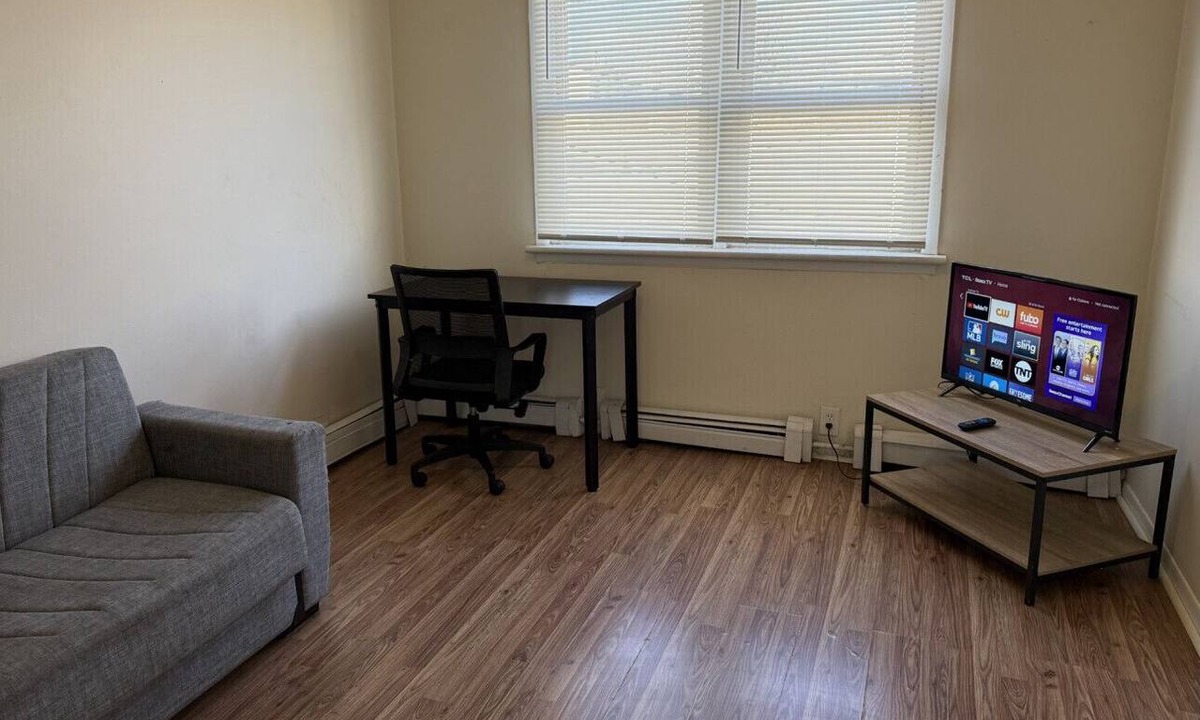 Perth Amboy Apartment | Private 1-bedroom on 2nd floor, own street entrance, convenient location