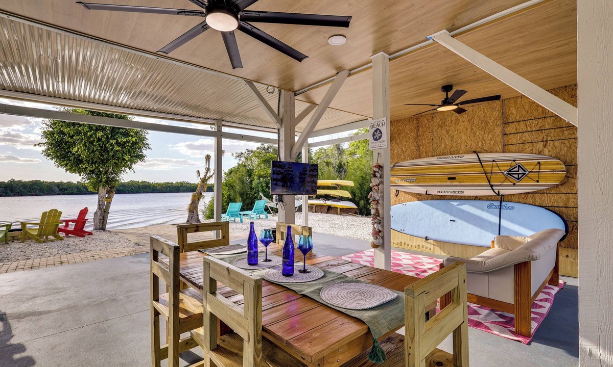 Ruskin House | Private Beach: 'Hidden Shack By the Bay' in Ruskin